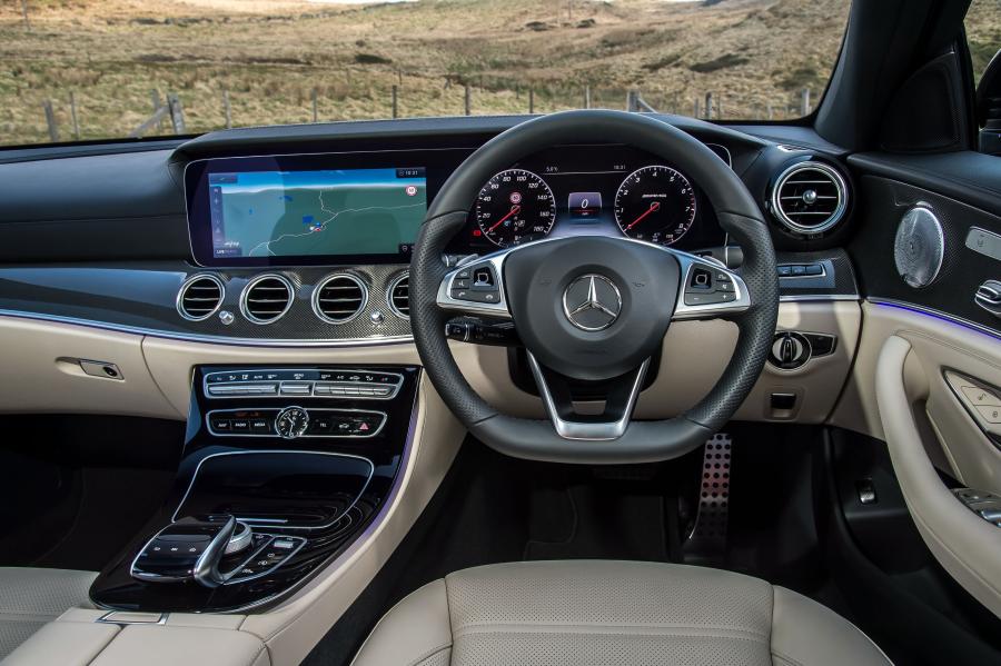 Торпедо Mercedes-AMG E43 4Matic 2016 года  (UK) (фото 37 из 40)